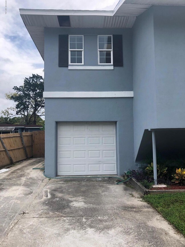 Building Photo - 1529 Ferndale Pl