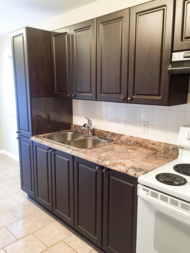 Photo du bâtiment - 10434-10164 164 St NW