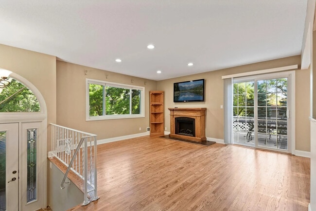 Building Photo - 3301 Shepherd Hills Dr