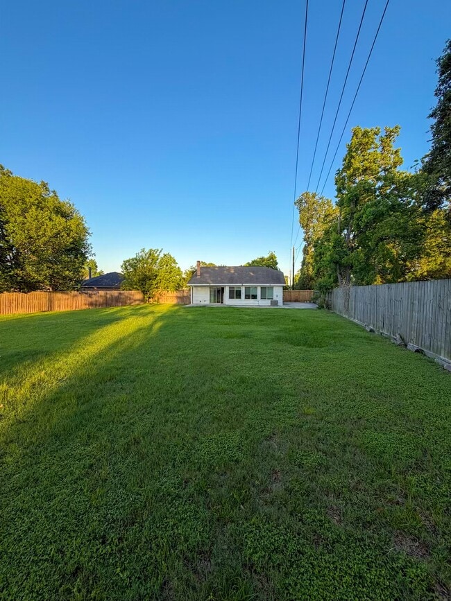 Building Photo - 14244 Bay Gardens Dr