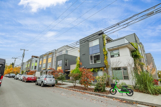 Building Photo - 2405 S Holgate St