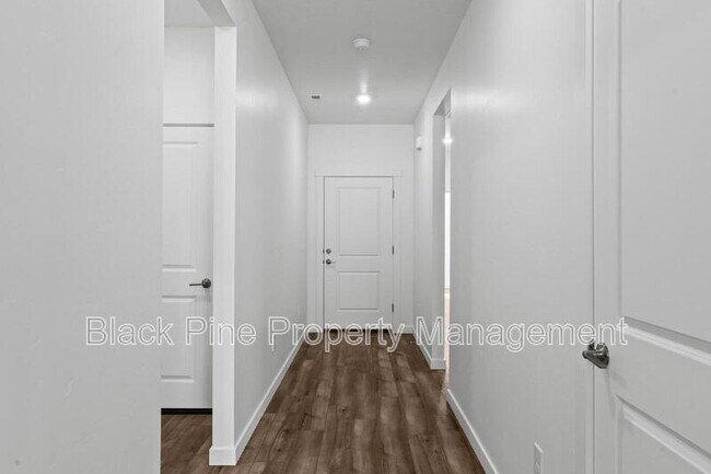 Foto del edificio - 15307 Cloud Crst Ave