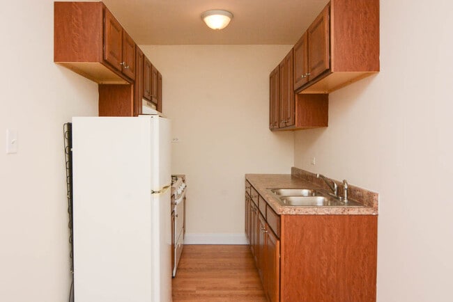 Building Photo - 2600 N Kimball Ave