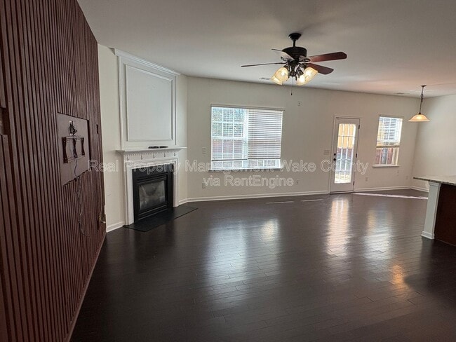 Building Photo - 2421 Girvan Dr