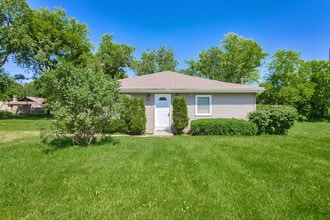 Building Photo - 406 Eastview Ave