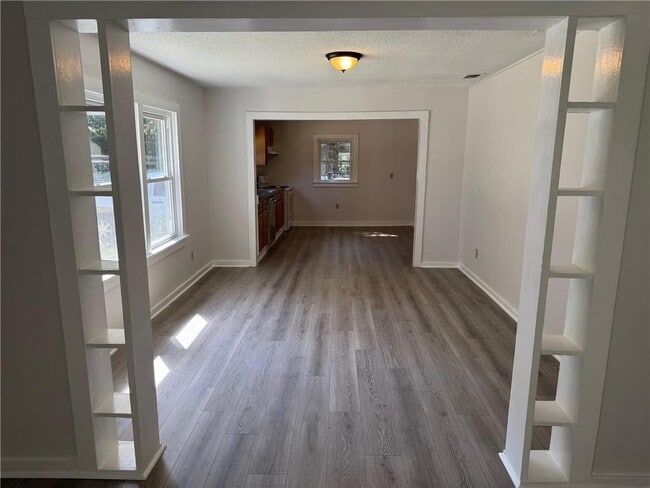 Building Photo - 904 Pansy Ct