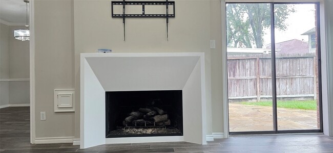 Building Photo - 1214 W Forest Dr