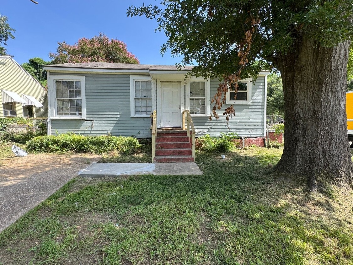 Primary Photo - Refreshed 3 Bedroom Home