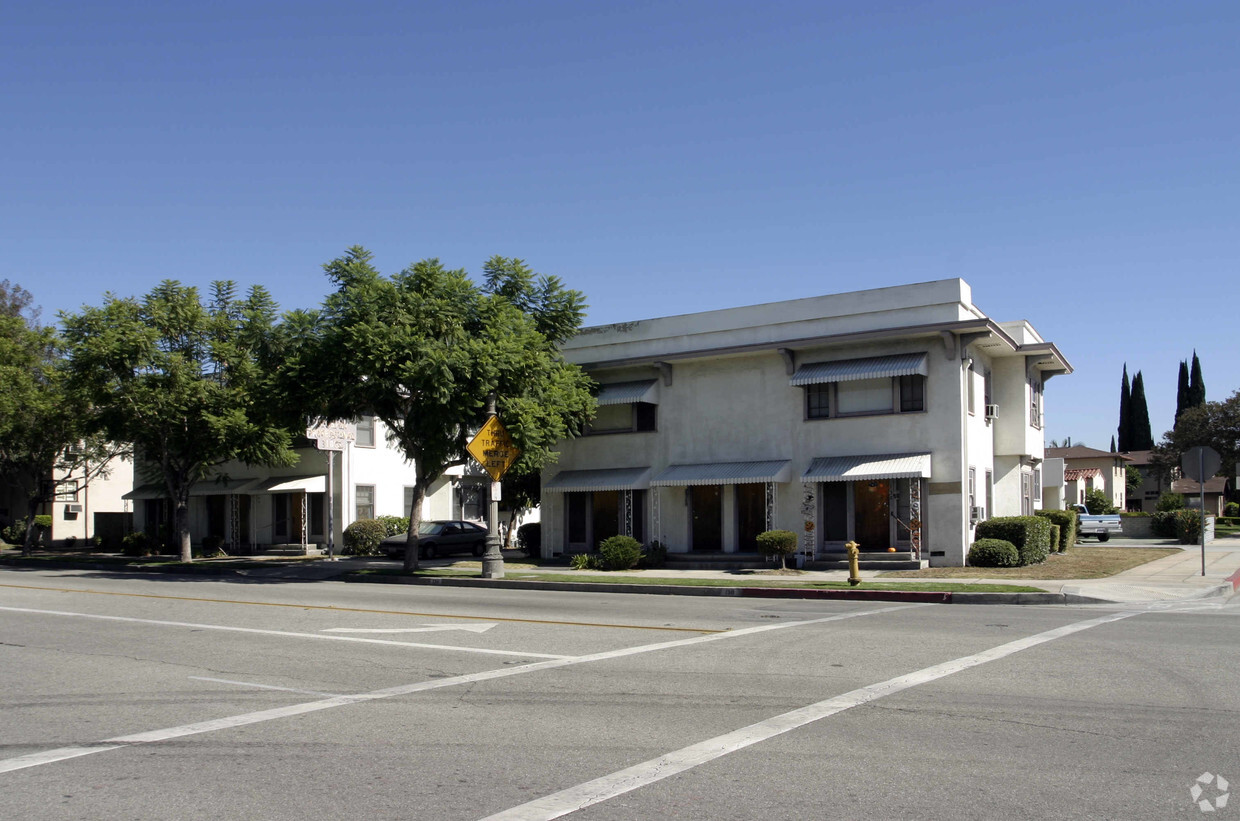 Building Photo - 130-138 S Mission Dr