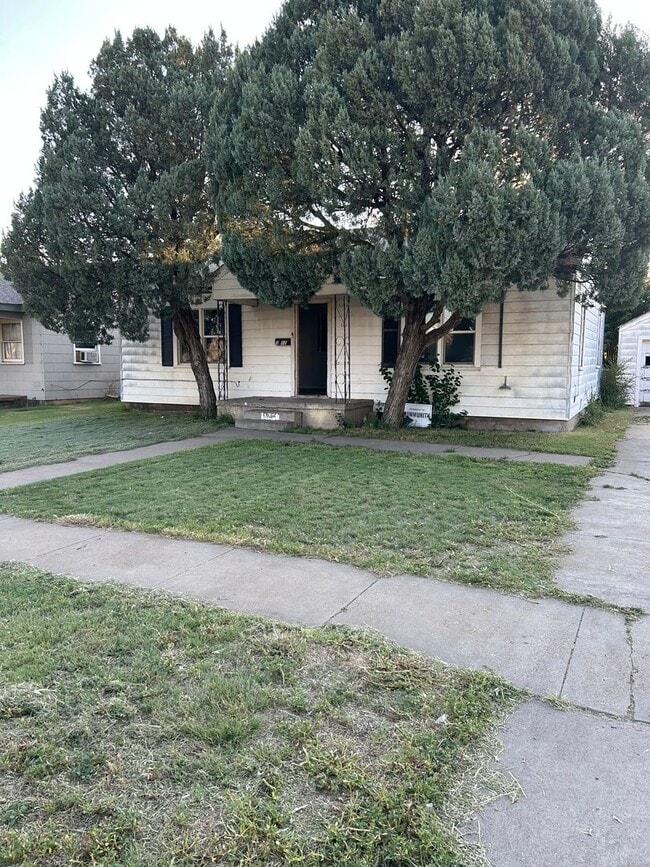 Building Photo - Large 3 bed 1 bath Home