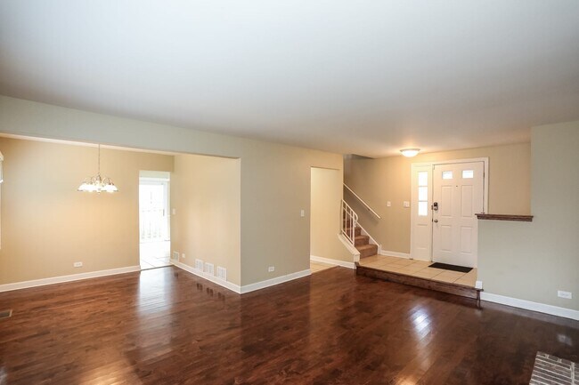 Building Photo - 677 Shining Water Dr