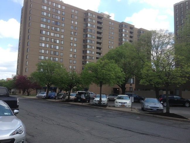 Madison Towers Rentals - Syracuse, NY | Apartments.com