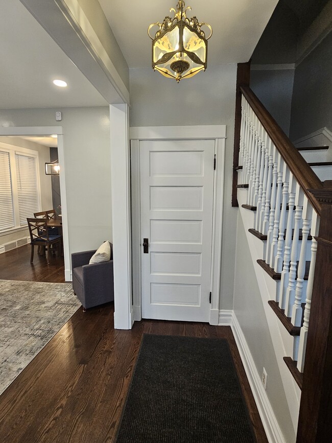 Building Photo - 2038 W Augusta Blvd