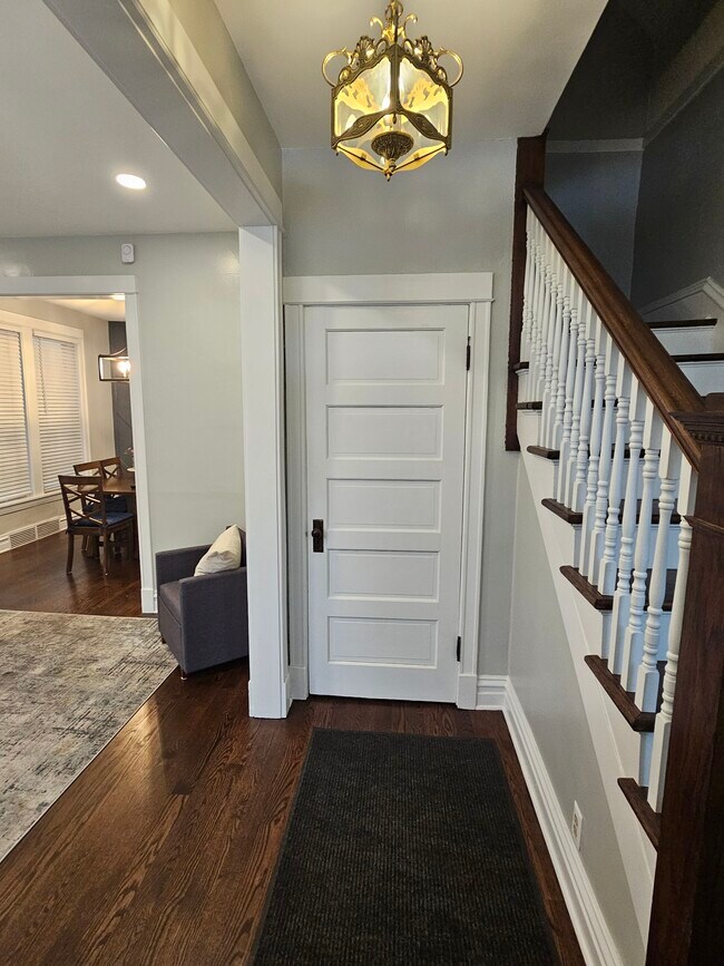 Foto del edificio - 2038 W Augusta Blvd