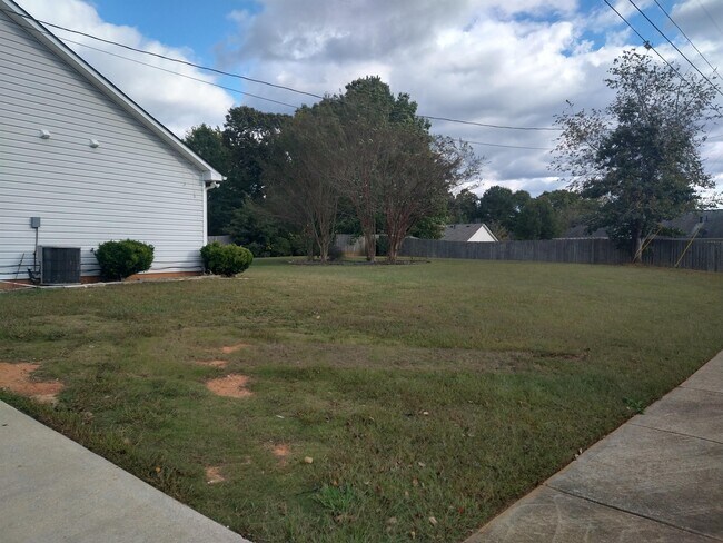 Building Photo - 160 Waters Edge Dr