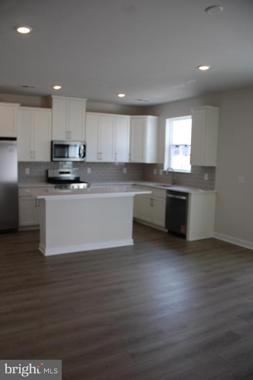 Building Photo - 715 Platinum Dr