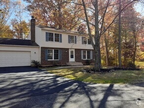 Building Photo - 2403 Tatnuck Ct