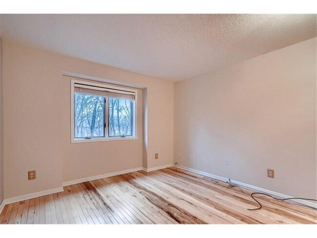 Building Photo - 460 Oak Hill Rd