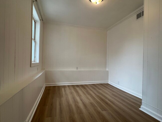Foto del edificio - 1333 E 2nd St