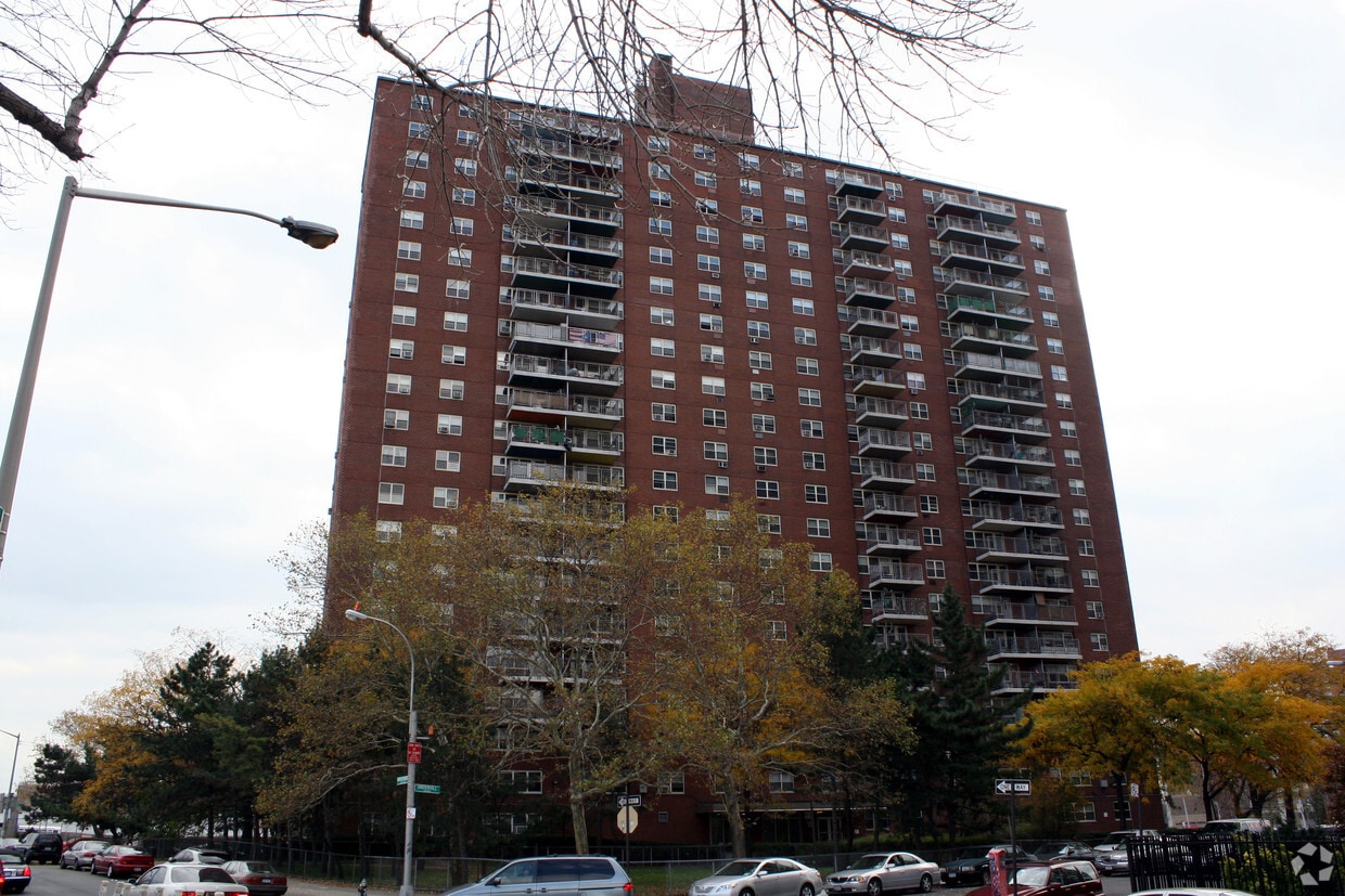 Building Photo - The Underhill Flats
