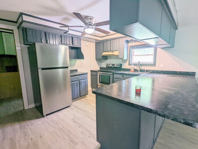 Foto del edificio - 4 bed / 2 bath House with huge yard