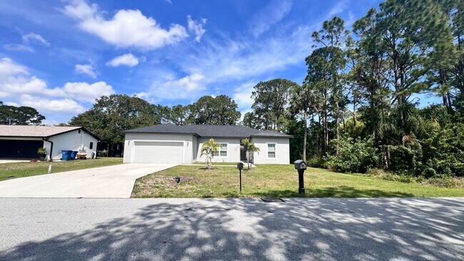 Foto del edificio - Beautiful 3 Bedroom, 2 Bathroom Home in Pa...
