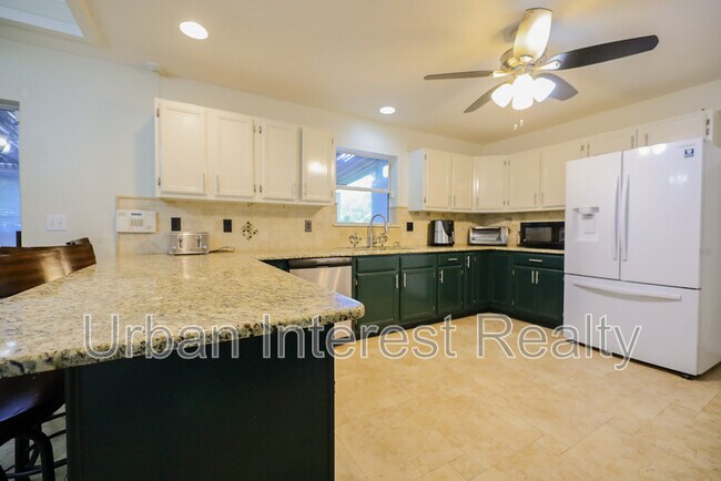 Building Photo - 505 Beach Dr