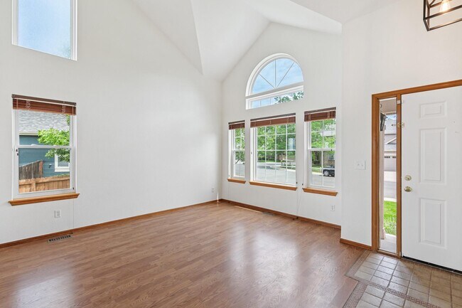 Foto del edificio - 12756 Utica Cir