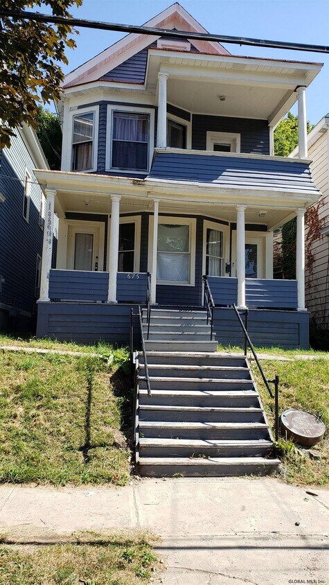 Primary Photo - 675 Myrtle Ave