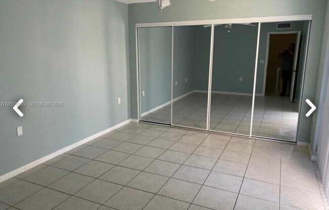 Foto del edificio - 3359 Gardens East Dr