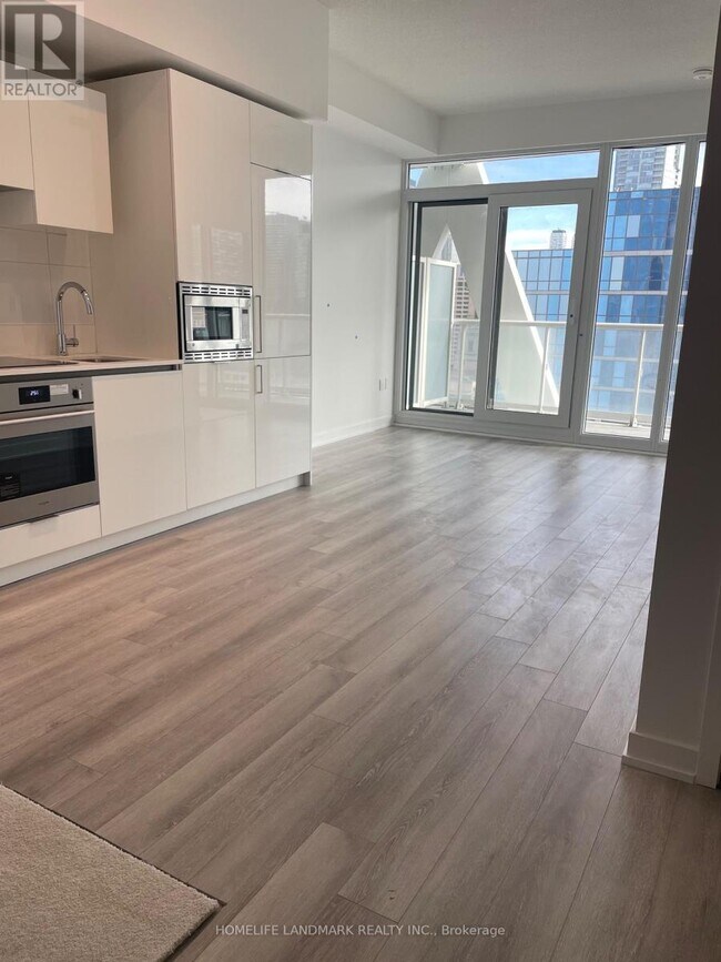 Photo du bâtiment - 230-2230 Simcoe St