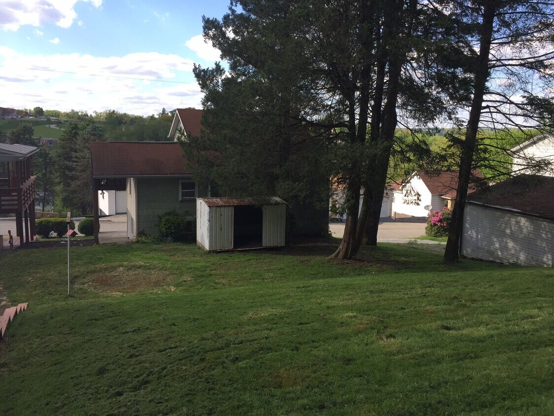 Foto del edificio - 3-Bedroom Single-Family Home for Rent in Irwin, PA