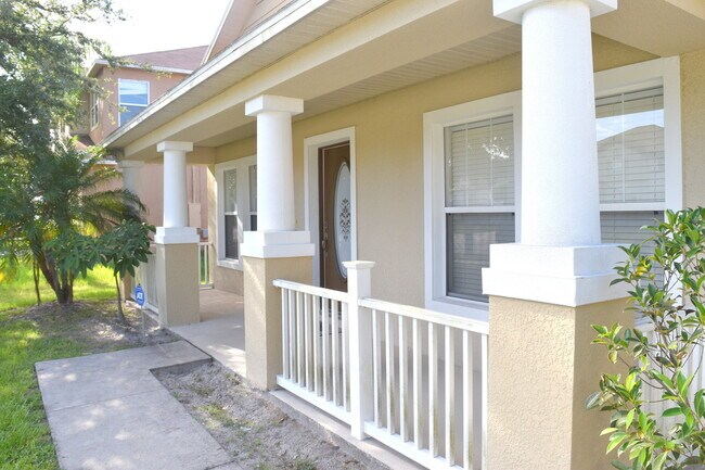 Foto del edificio - Quaint 3/2 Home with a Beautiful Covered F...