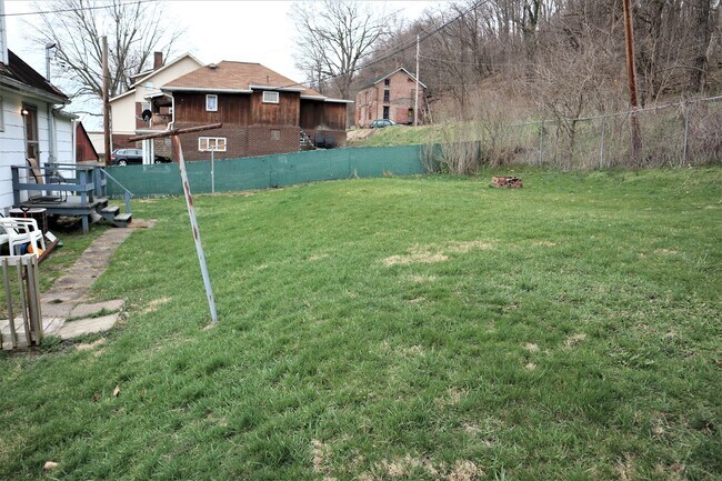 Building Photo - 721 Spring St