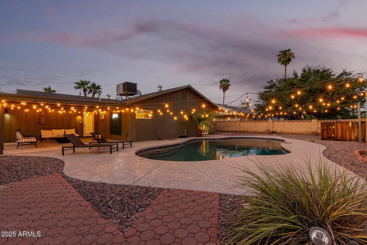 Foto principal - 8537 E Clarendon Ave
