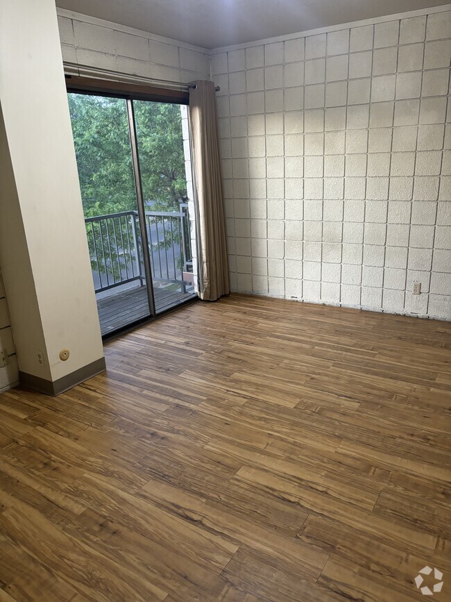 Building Photo - 70 W 700 N
