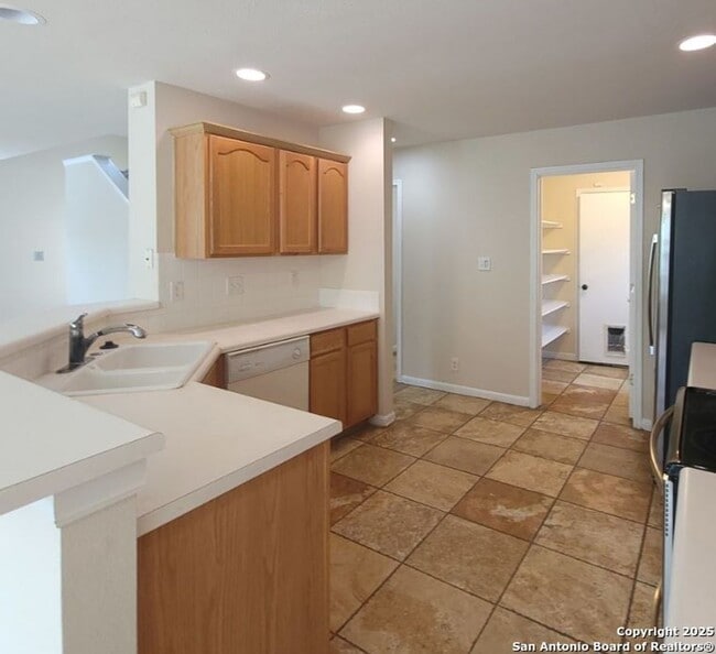 Building Photo - 3 Bedroom 2 Bath in Arborstone subd