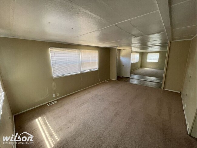 Building Photo - Charming 2-Bedroom Mobile Home in West Val...