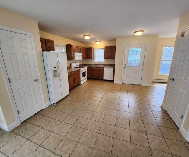 Photo - 128 S Main St Townhome