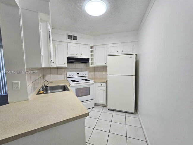 Foto del edificio - 210 Lake Pointe Dr