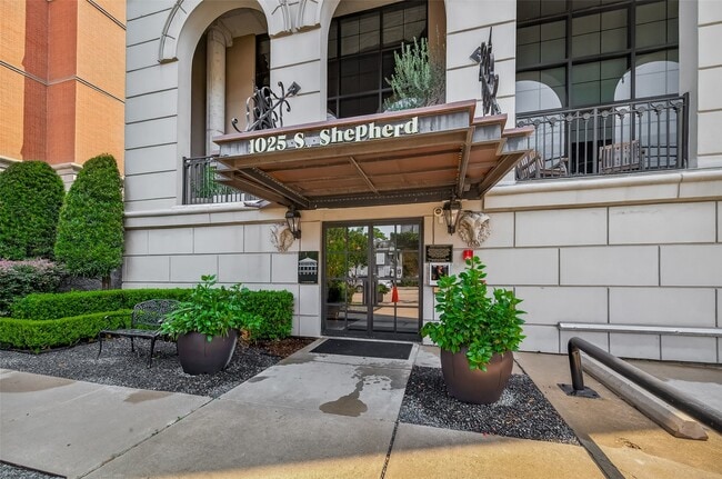 Foto del edificio - 1025 S Shepherd Dr