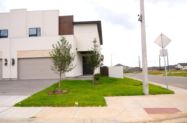 Foto del edificio - 1027 Birch Loop