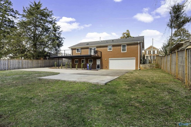 Building Photo - 106 Robin Ln SE