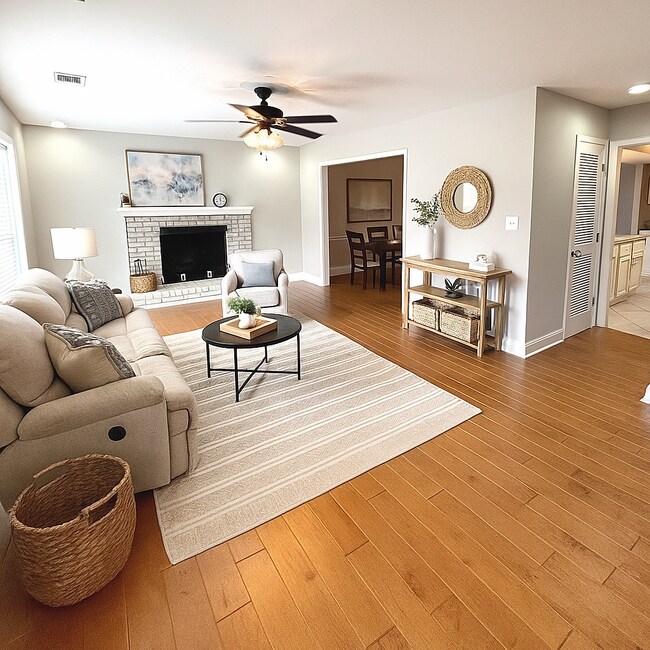 Foto del edificio - 4858 Riverwood Pl