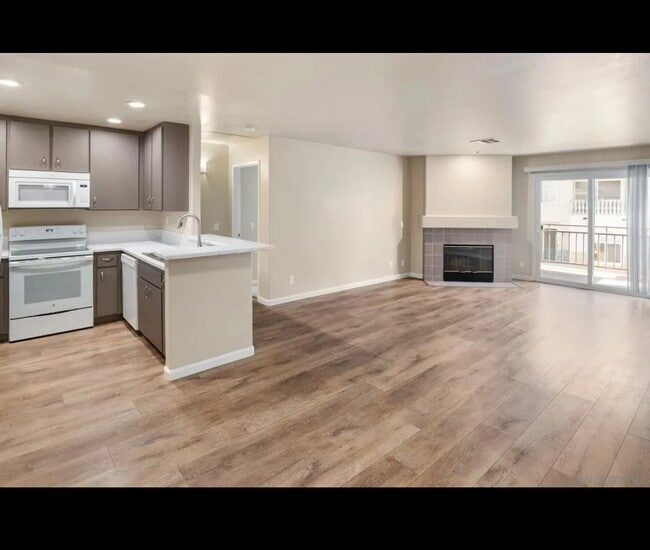 Building Photo - 580 Camino De La Reina