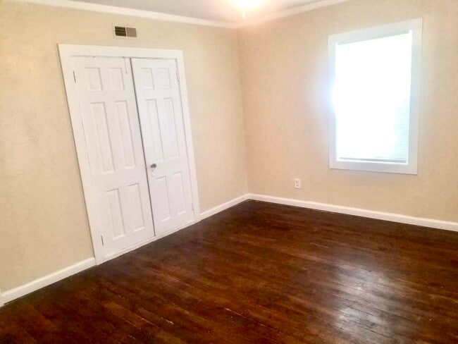 Dormitorio #1 - 301 Pennsylvania Ave