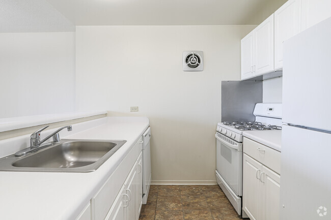 Convertible 1 BR - Kitchen - Atrium at Old Town Park