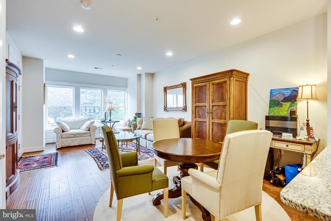 Foto del edificio - 622 E Howell Ave