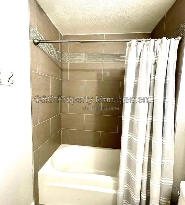Foto del edificio - 8717 Spruce Ridge Way