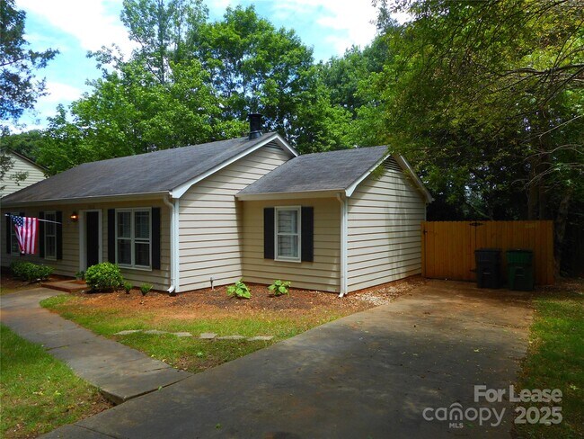 Foto del edificio - 7818 Surreywood Pl